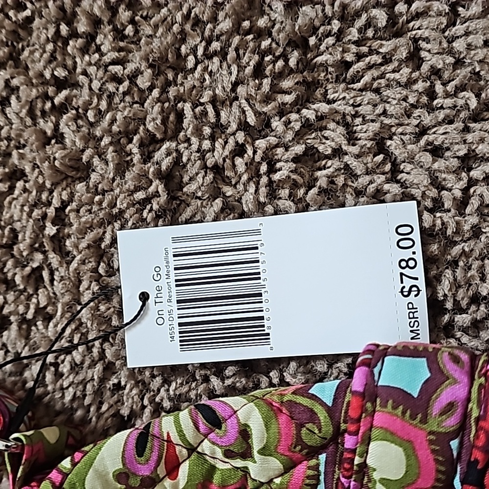 NWT Vera Bradley Resort Medallion shoulder bag - Picture 2 of 4